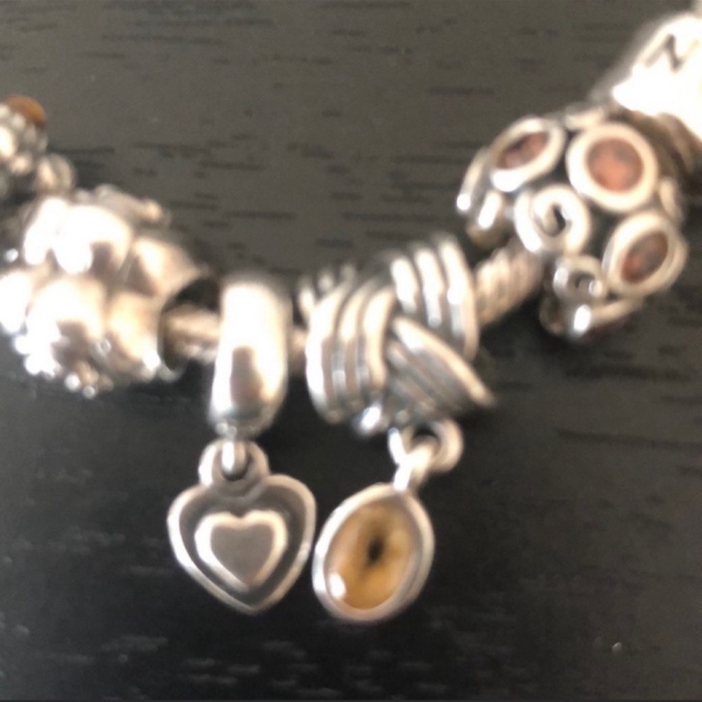 Authentic Pandora bracelet with sterling silver charms - Picture 4 of 16